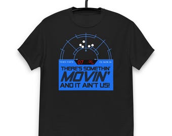 Camiseta USCM con seguimiento de movimiento: "Somethin' Movin'"