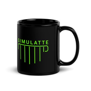 Può includere: Tazza in ceramica nera con una grafica verde che dice "SIMULATE" e un'immagine stilizzata di una tazza di caffè.