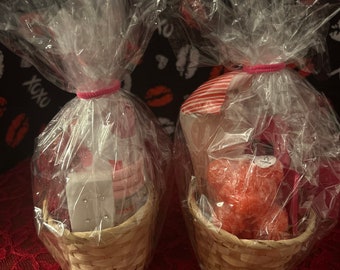 Party favor valentines basket/ bags