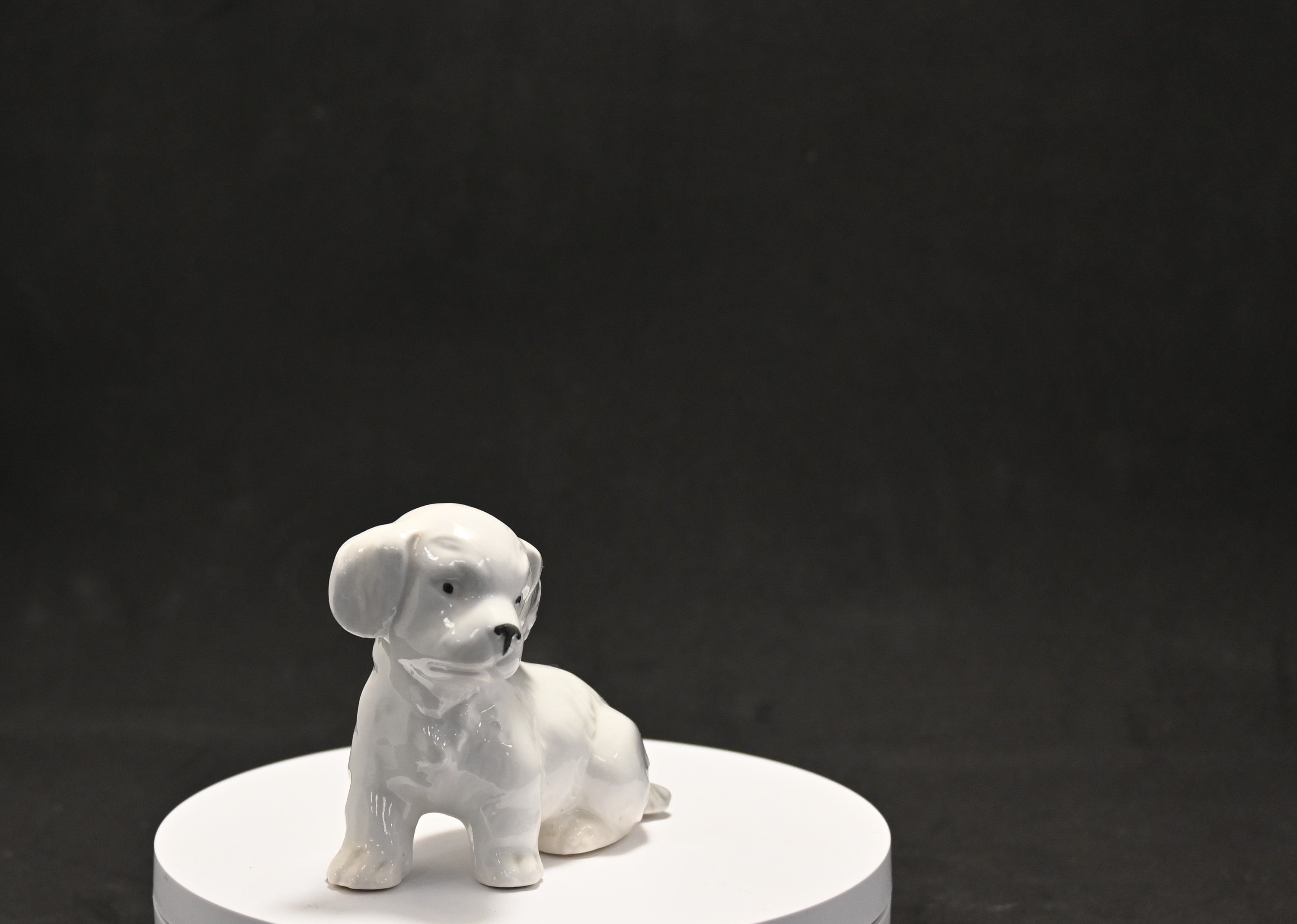 黒白の犬の陶器置物、陶芸家、森、作品 ヴィンテージの白黒磁器の子犬の置物、アンティークの犬の像の