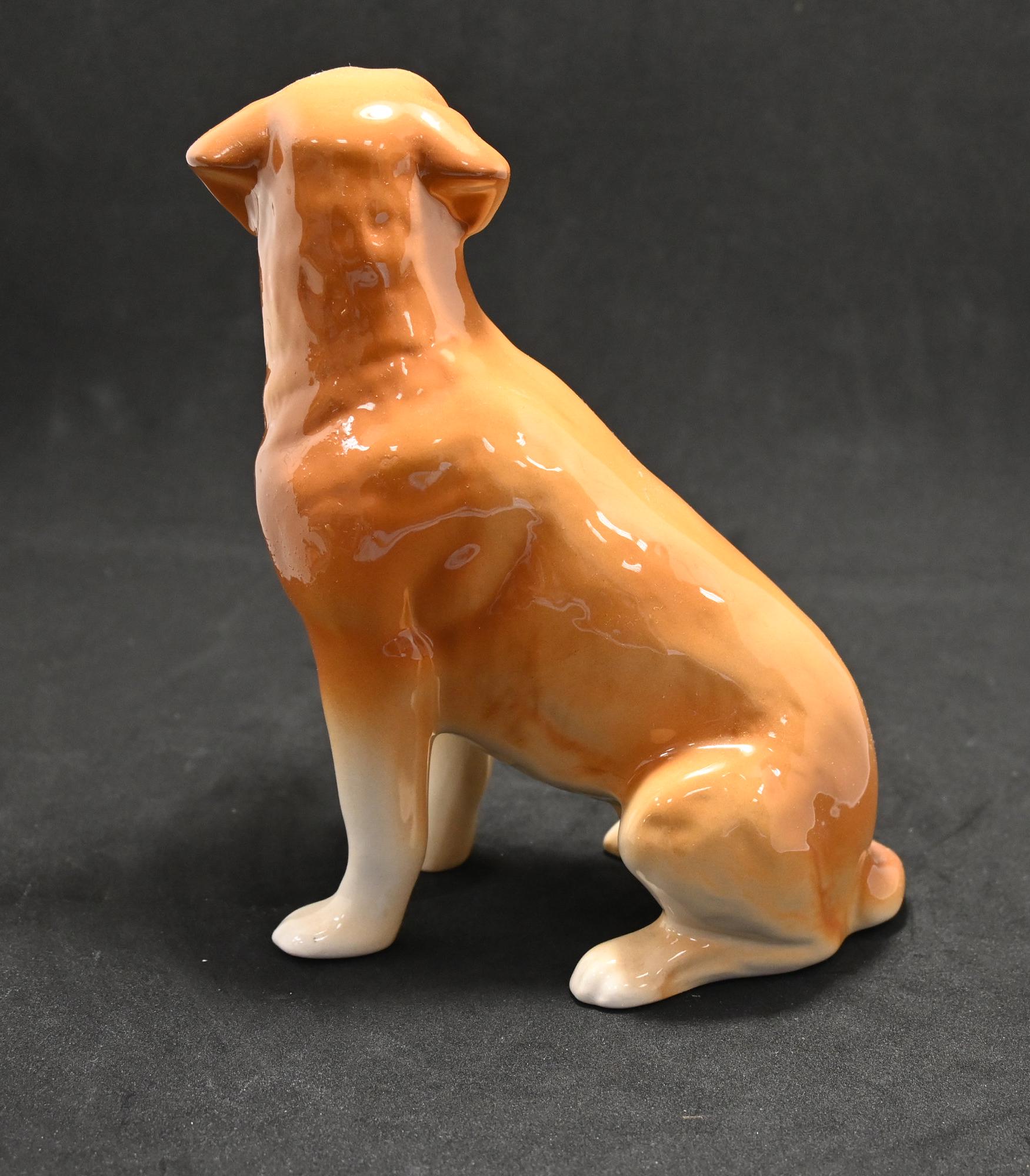 ヴィンテージのイエローラブラドールの置物：コレクター向け犬の像