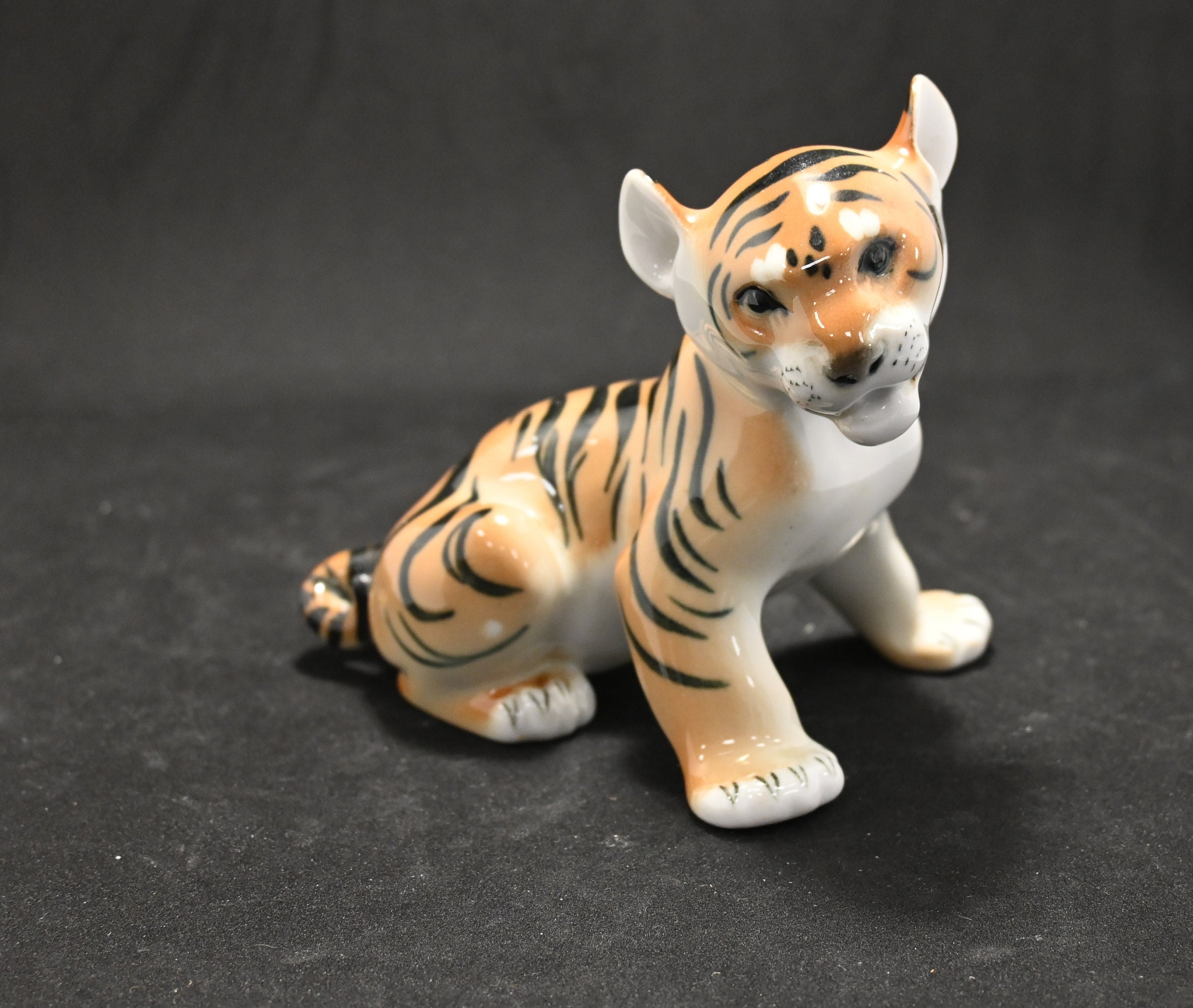 ヴィンテージ ロモノーソフ磁器製 虎の置物、ロシアの陶器動物 - Etsy 日本