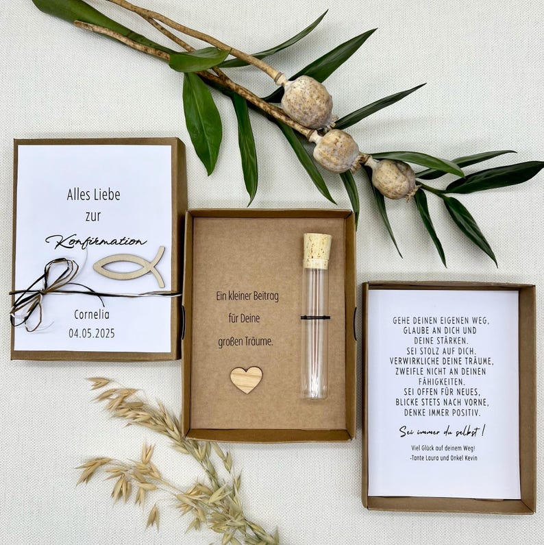 May include: Three gift boxes with brown paper wrapping. The box on the left has a white card with the text "Alles Liebe zur Konfirmation Cornelia 04.05.2025" and a wooden fish symbol. The middle box has a wooden heart and a glass tube with a cork stopper. The box on the right has a card with the text "Gehe deinen eigenen Weg. Glaube an dich und deine starken. Sei stolz auf dich. Verwirkliche deine Tr&auml;ume, zweifle nicht an deinen F&auml;higkeiten. Sei offen f&uuml;r Neues, blicke stets nach vorne, denke immer positiv. Sei immer du selbst! Viel Gl&uuml;ck auf deinem Weg! -Tante Laura und Onkel Kevin"