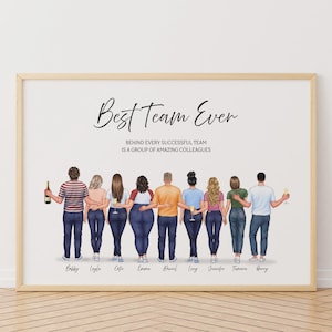 Puede incluir: Impresión enmarcada con el texto "Best Team Ever" y una representación de un grupo de personas abrazándose. La impresión incluye los nombres de las personas debajo de la imagen.