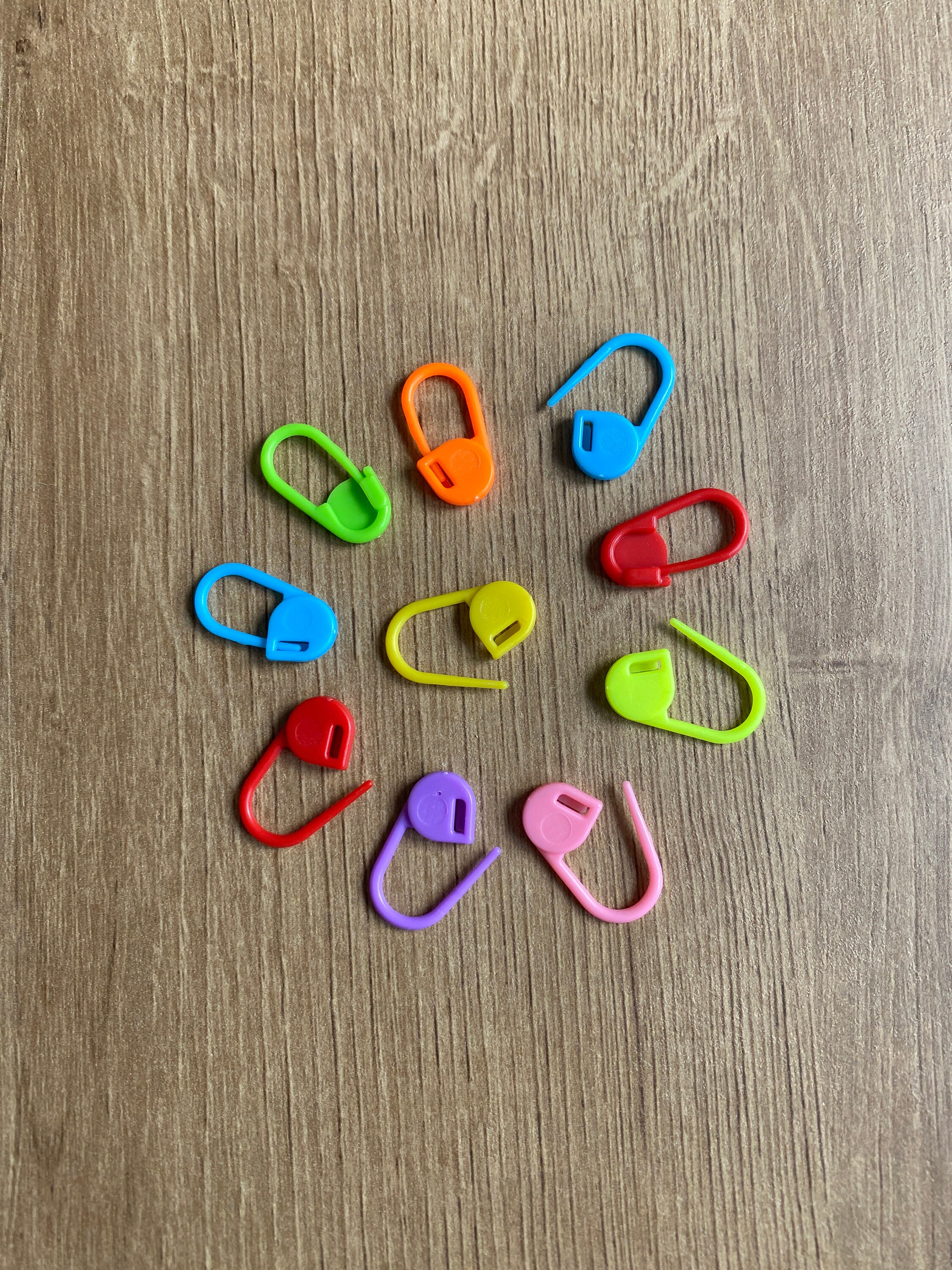 10 X Locking Stitch Markers for Crocheting and Knitting 