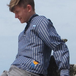 Butterfly lemur men&#39;s shirt, striped