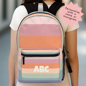 Sac à dos personnalisé à rayures pastel arc-en-ciel | Sac à dos personnalisé de 17 pouces | Sac à dos spacieux et confortable pour le primaire, le secondaire et le secondaire