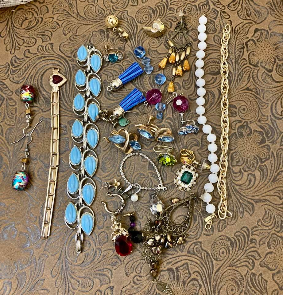 Various Jewelry Lot                                                                      095