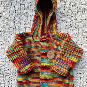 手編みのフード付き幼児用ジャケット（12～18ヶ月）