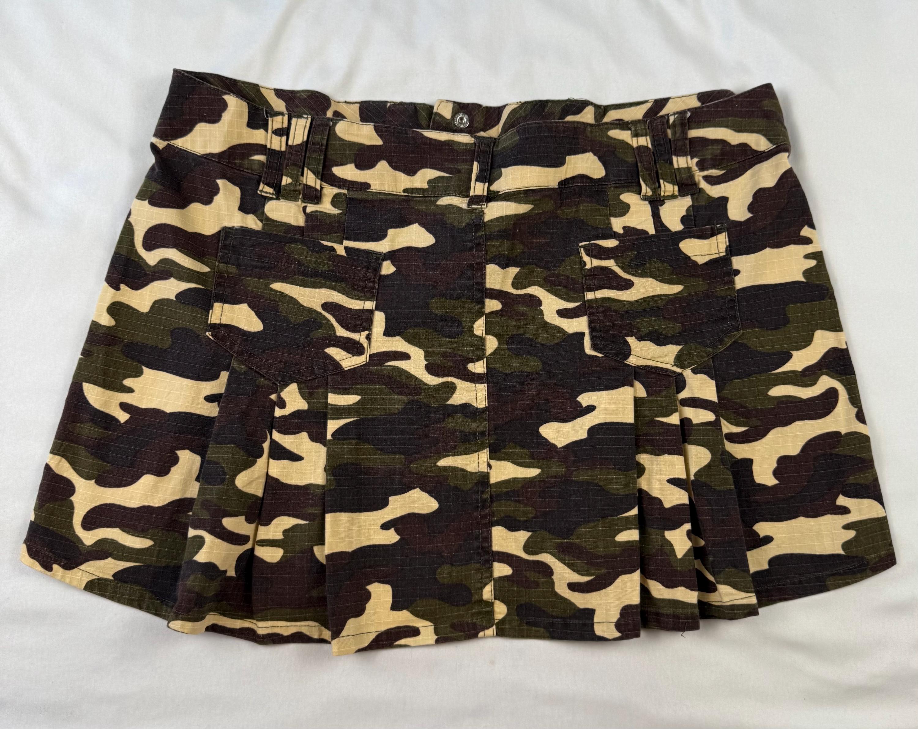 Vintage Y2K Camo Cargo Mini Skirt - Large / 34