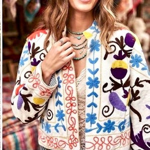 Veste réversible upcyclée SPRING BLOOM / Courte boho brodée et colorée avec poches - Vêtement ethnique festival - Pièce unique pour toutes les saisons