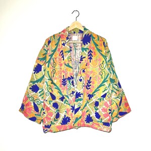 Quilted patchwork jacket with embroidery on vintage Kantha / Kimono jacket old vintage Overcoat