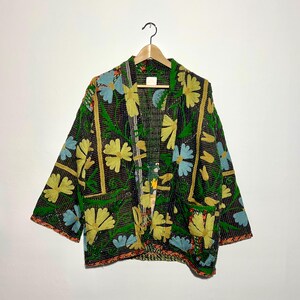 Quilted patchwork jacket with embroidery on vintage Kantha / Kimono jacket old vintage Overcoat