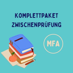 Könnte beinhalten: Ein Stapel von vier Büchern mit einem blauen Einband, einem roten Einband, einem beigefarbenen Einband und einem braunen Einband. Ein Bleistift und ein roter Apfel liegen auf einer weißen Fläche vor den Büchern. Der Text "KOMPLETTPAKET ZWISCHENPRÜFUNG" befindet sich oben im Bild. Ein Kreis mit dem Text "MFA" befindet sich in der unteren rechten Ecke des Bildes.