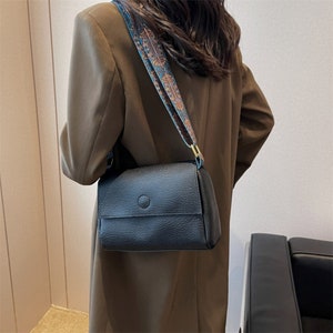 Sac à bandoulière en cuir pour femme Sac messager Sac à main en cuir avec poche arrière zippée Petit sac fourre-tout à bandoulière réglable et sac à main image 4