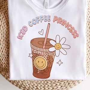 Iced Coffee Princess PNG, lindo diseño creativo de café helado, amante del café, PNG imprimible, diseño de sublimación retro