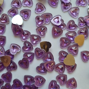 100 enfeites de strass de coração roxo com fundo plano, corações roxos, fabricação de cartões, scrapbooking, casamento, aniversário, corações do dia dos namorados, artesanato