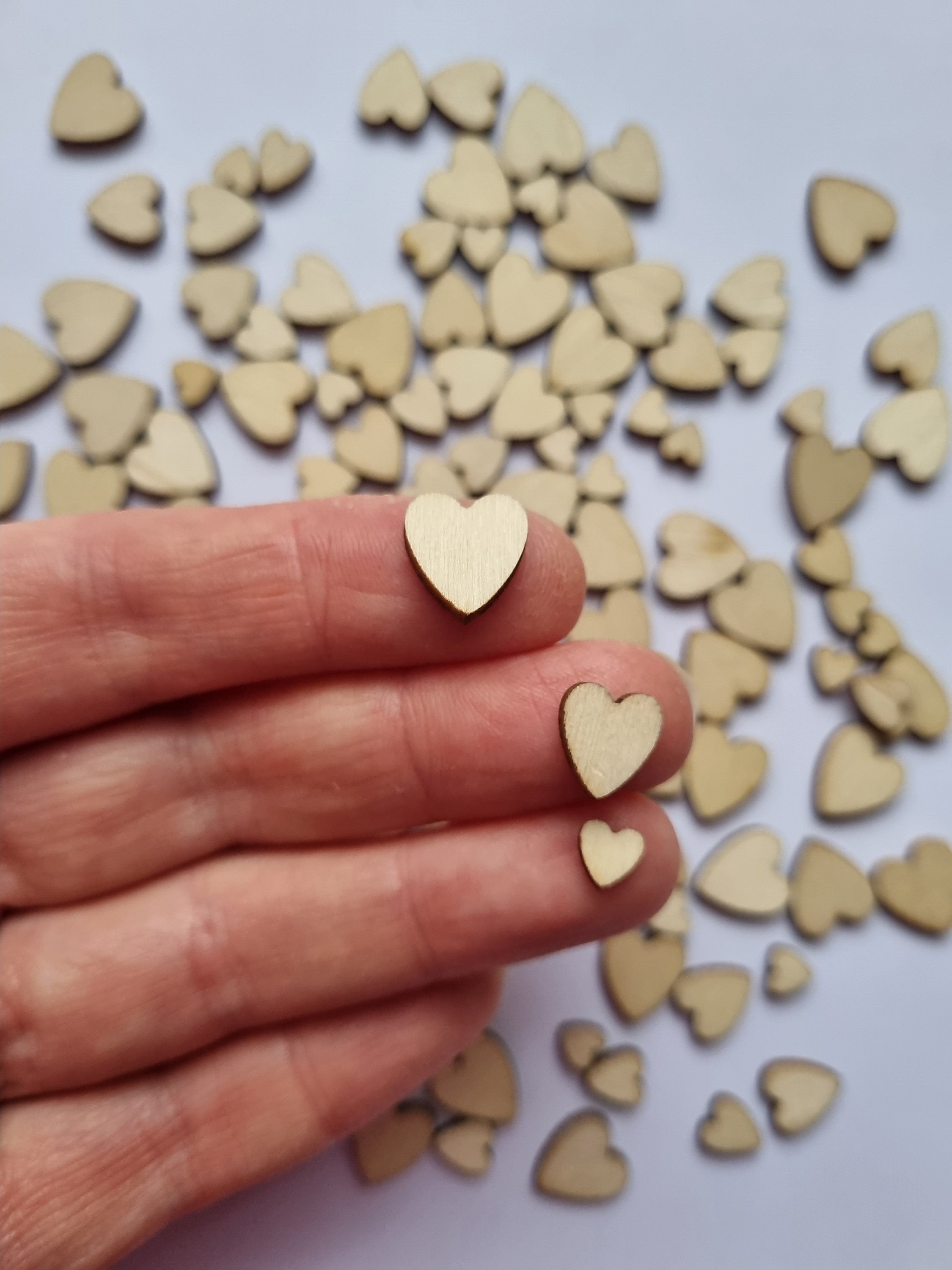 Holzherz-Konfetti - 300 Stück, Mit "Liebe" Graviert, Für Hochzeit & Deko