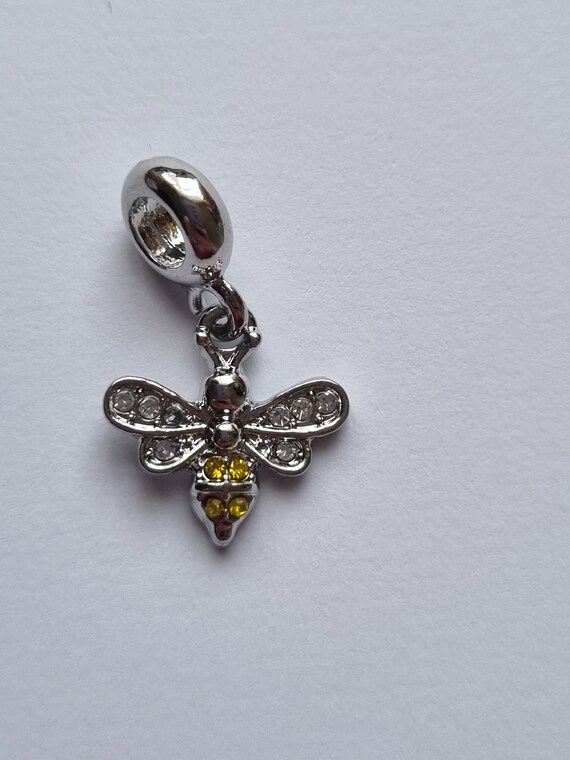 Pandora bee necklace discount