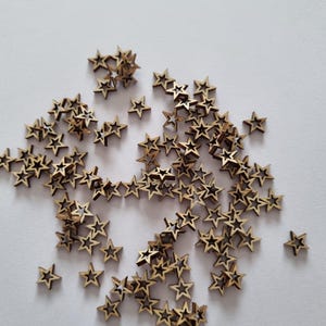 100 drewnianych mini ozdób w kształcie gwiazdek, małe drewniane gwiazdki, rękodzieło DIY, dekoracje do domu, kształty gwiazd, rękodzieło ślubne do scrapbookingu, rękodzieło świąteczne