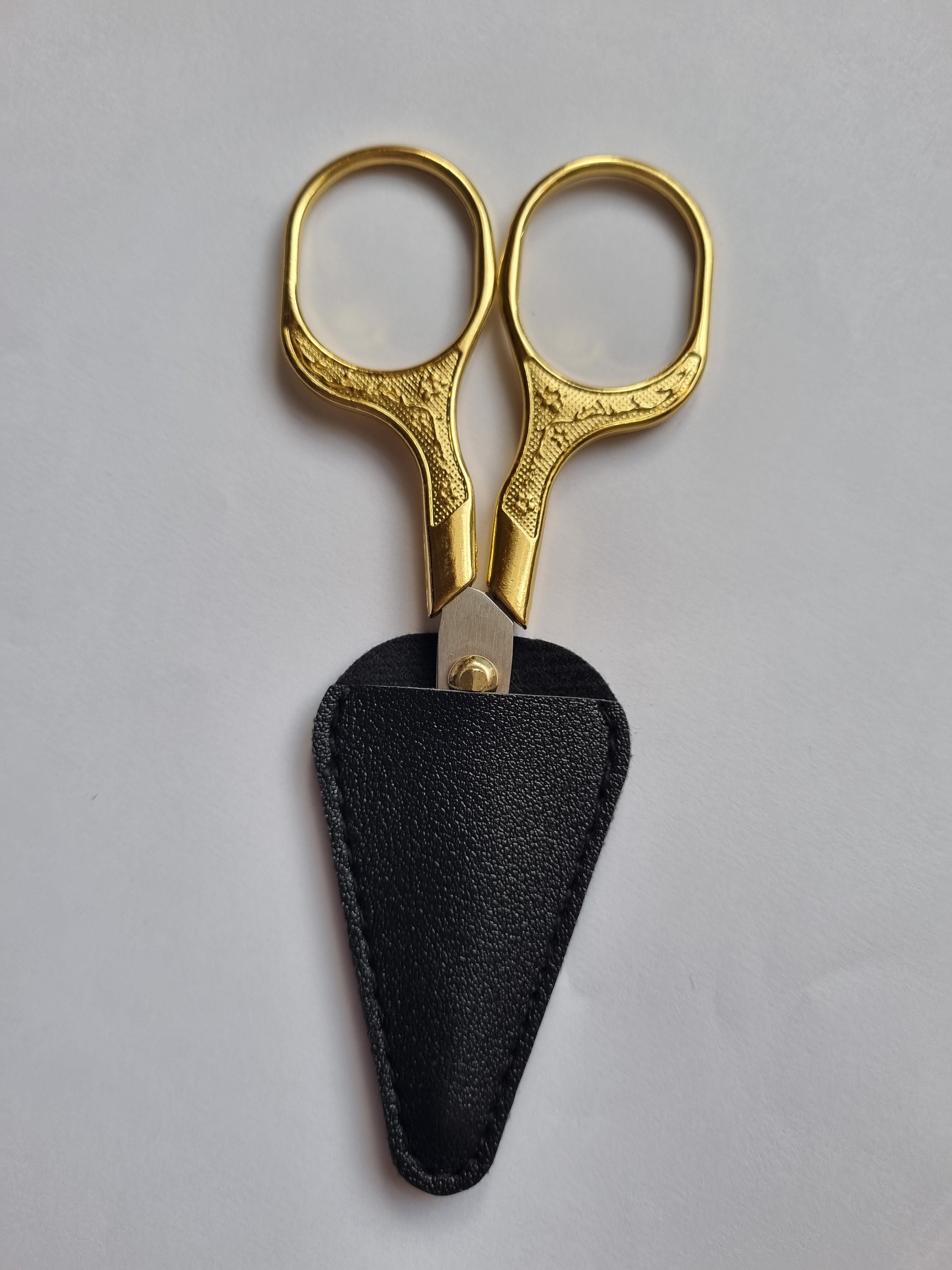 7 Medium Patchwork Scissors With Cover by Clover CL493 