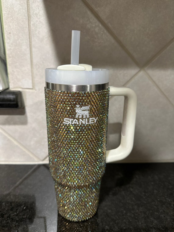 Does the rose quarts stanly 30oz have two diffrent drinking holes｜TikTok  Search