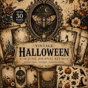 Könnte beinhalten: Ein Vintage Halloween Junk Journal Kit mit über 30 Seiten an Papieren, Anhängern, Aufklebern und Taschen. Das Design zeigt einen Nachtfalter mit Totenkopfmuster, verzierte Rahmen, Kürbisse, Fledermäuse, Raben und eine Kerze in Sepia-Optik.