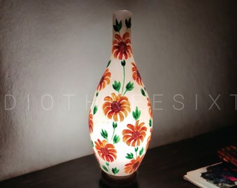Lampe surahi en peau de chameau peinte à la main de 22 pouces pour la décoration de chambre, jolies lampes florales à offrir en cadeau pour la fête des mères et une soeur