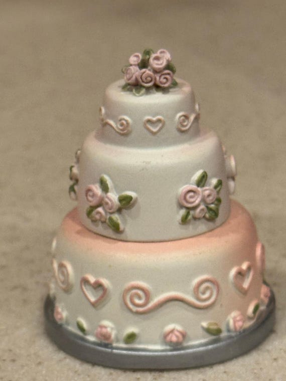 Avon Wedding Cake Jewelry Box – Resin Earring Holder – 1990s
