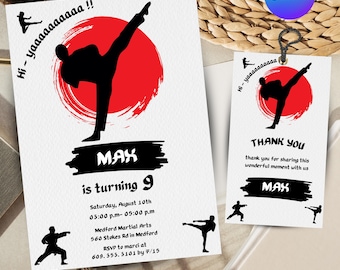 Puede incluir: Una invitación en blanco y negro para una fiesta de cumpleaños con temática de karate. La invitación presenta una silueta de una persona dando una patada de karate frente a un círculo rojo. El texto de la invitación dice: "¡Hi-yaaaaaaaaaa!! Max cumple 9 años. Sábado, 10 de agosto 17:00-19:00 Medford Martial Arts 560 Stokes Rd en Medford RSVP a marci al 609.555.5101 antes del 7/15".