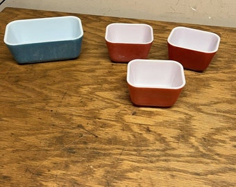 4 PYREX Refrigerator Dishes Red Blue No Lids