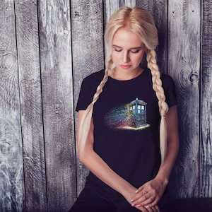 DOCTOR WHO  |  TARDIS  |  Graphic Tee  | Unisex Crewneck T-shirt