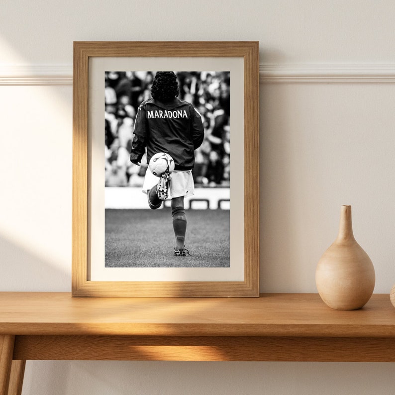 CARTEL TRIBUTO A MARADONA / Homenaje a DIego Armando Maradona / Walkpaper de Fútbol / Soccer Deco image 2