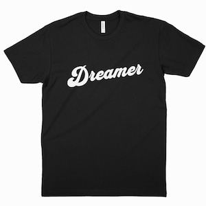Dreamer Tee – Retro Script Typography – Minimalist Graphic Tee