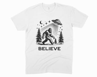 UFO vs. Sasquatch Graphic Tee – Bigfoot UFO Abduction