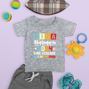 Geschenk schulanfang, kindergarten abschied, Kinder Kita Abgänger oder Abgängerin 2024 Schulkind Einschulung Schule Letzter Tag T-Shirt Heather Grey