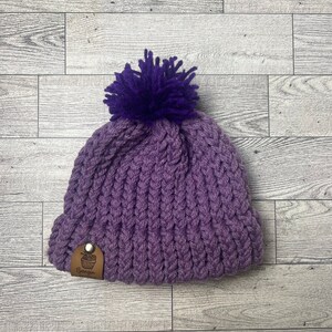 Handknitted Newborn Beanie with Pom-Pom- knitwear babies minimalistic