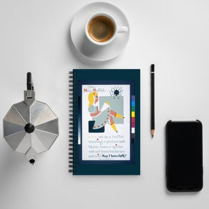 Könnte beinhalten: Ein blaues Spiralblock mit einer bunten Illustration eines Mädchens, das ein Buch liest. Die Illustration stammt aus dem Kinderlied "Little Miss Muffet". Der Text lautet "Live Miss Muffet... sat on a taffet reading a picture book there came a spider and sat down beside her and said May I have a look?"