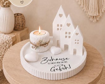 Tablett rund, weiß mit Schriftzug "Zuhause ist…" & 3 Lichthäuser, Teelichthalter und Herz, Raysin