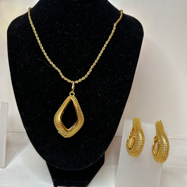 Nigeria bridal wedding gold-plated jewelry set. Necklace, earrings. African costume jewelry. Women gold color jewelry set, costume jewelry