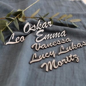 Platzkarten Hochzeit *Feste* -Schriftzug aus Holz - Laserschnitt aus Holz - personalisierte Namen für deine Feier - Finde deinen Platz