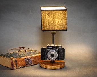 Loft-style table lamp with camera Smena