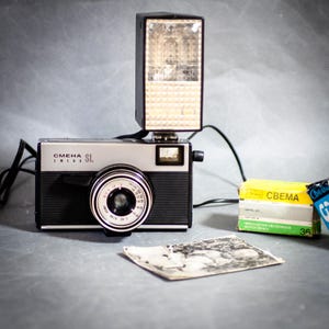 Vintage Smena SL Triplet-133 Film Camera - Lightweight USSR Photography Gear.Comes with a working flash!
