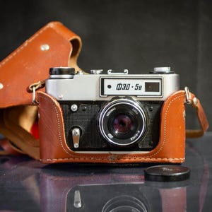 FED-5 B Vintage Messsucher 35 mm Filmkamera aus der UdSSR mit Objektiv industar-61 L/D. Guter Zustand.