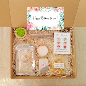 Caixa de presente de feliz aniversário para mulheres, pacote de autocuidado de aniversário, presente de aniversário floral, caixa de spa de aniversário para ela, presente de mimo de celebração (GB007)