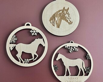 Bolas de Natal de madeira com tema de cavalo. Conjunto de 3.