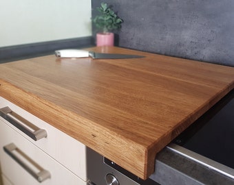 Tabla de cortar hecha a mano de roble macizo con borde de tope.