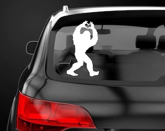 Bigfoot Heart Fingers-dekaletikett, Yeti-dekal, Sasquatch-dekal, Utomhusberg-dekal, Bigfoot-stötfångardekal, Camping-etikett, Bigfoot-bil