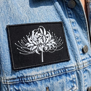 Anime Flower Sy-på Tryckt Patch, Röd Spindellilja Patch