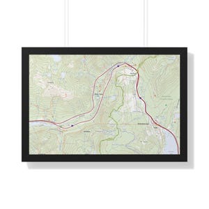 Póster enmarcado con mapa topográfico de Snoqualmie Pass y Summit, Washington